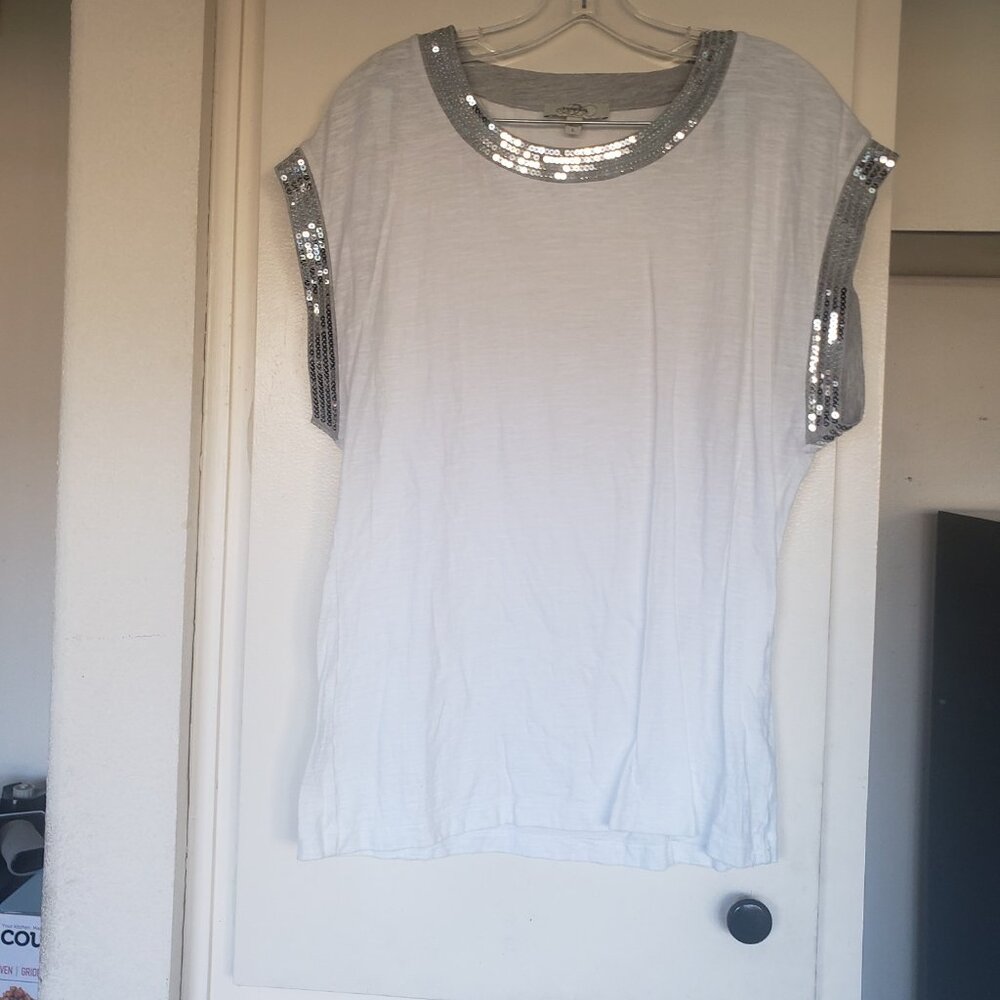 Camillia White and Sliver top Size L